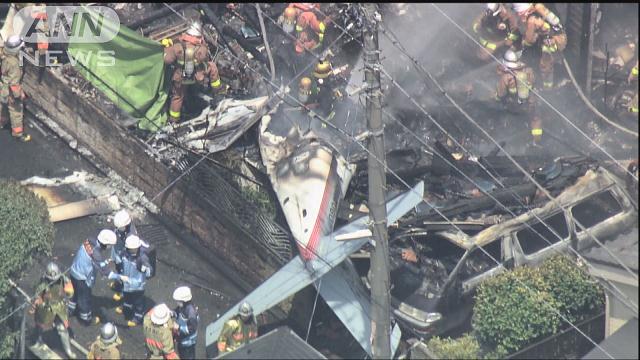 7 26 東京 調布の住宅に小型飛行機墜落 これはひどい 悲鳴と爆音 黒煙に火柱 死者も 映像 画像 Togetter 7 26 東京 調布の住宅に小型飛行機墜落 これはひどい 悲鳴と爆音 黒煙に火柱 死者も 映像 画像 Togetter