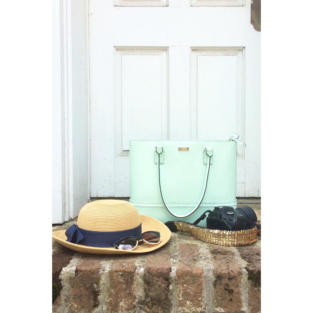 samandkatedsign's tweet photo. We're in a southern state of mind thanks to @peachestopearls! #samandkatedesign #sequincamerastrap #peachestopearls http://t.co/beaLAYJBNI