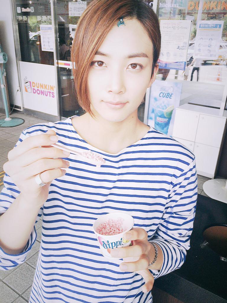 pledis_17's tweet photo. [Doogi PD] 핫도그에 이어 이번엔 구슬아이스크림이다!!
 #나한입_너한입 #대전에서_봐요 http://t.co/HU02UoY506