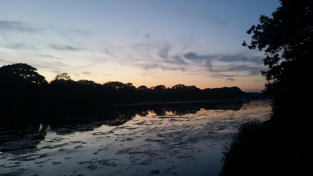 emja10's tweet image. Amazing sunset at Corf Scout Camp #iow #shalfleet #isleofwight #sunset