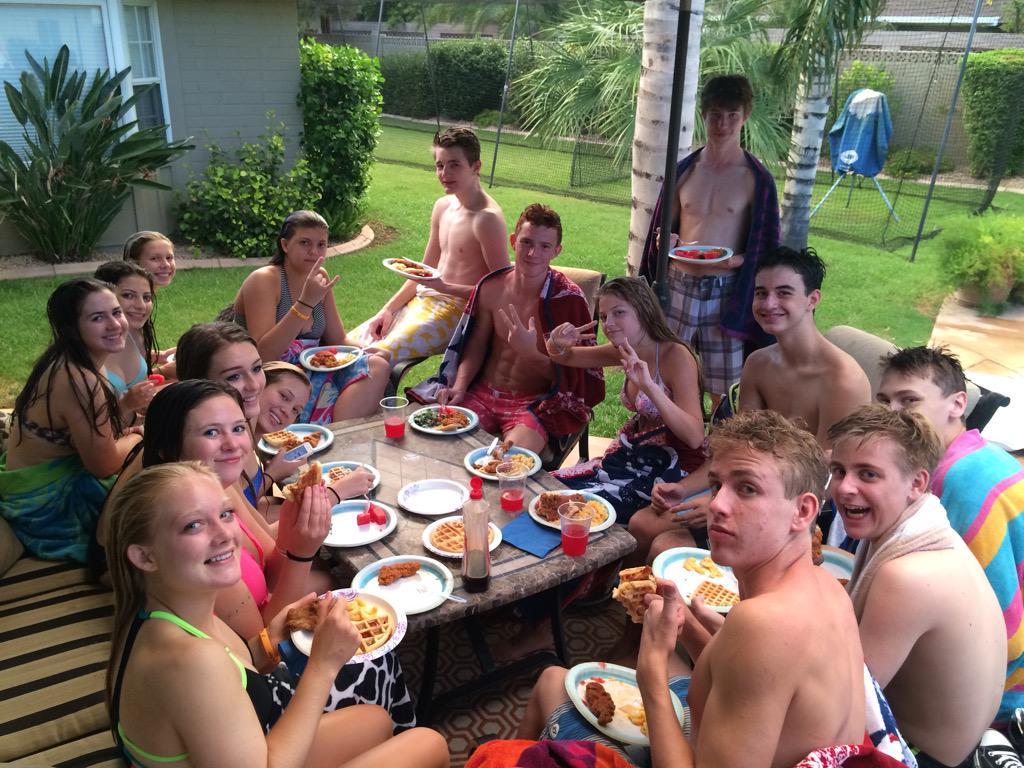 MitchArndt's tweet photo. Chicken and waffles + water mellon inside of watermelon = best day of mah life http://t.co/3e9uxzDNwb
