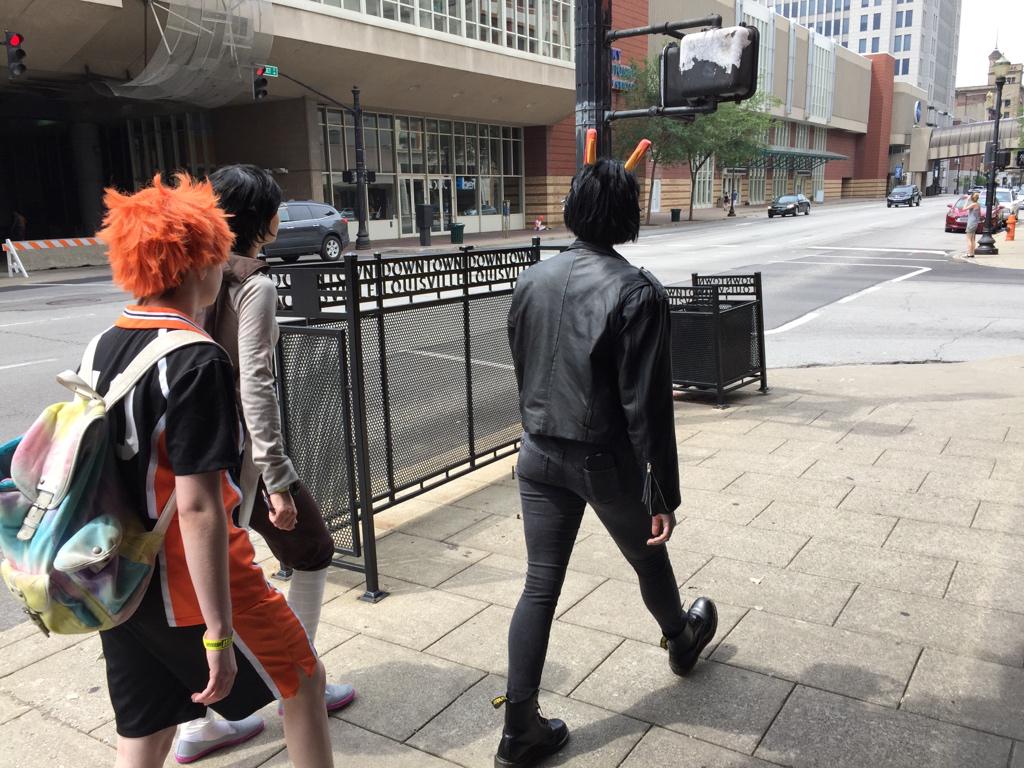 LouisvilleHumor's tweet photo. Not doing anything today? The singles convention is happening downtown. I mean #FandomFest2015 http://t.co/wBEJOSjY1u