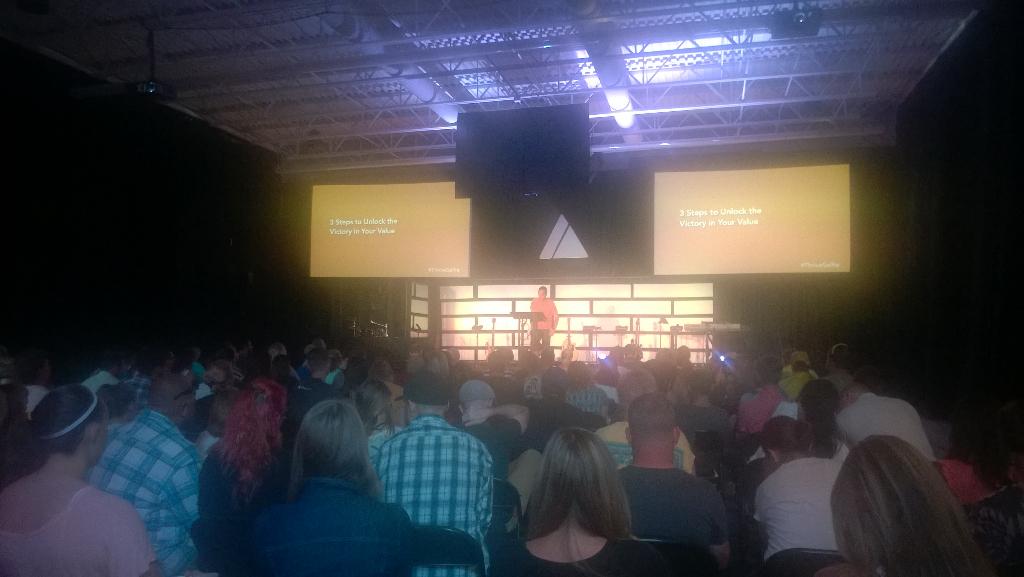 DougGreen94's tweet photo. Summer is over, full house today @iamThriveChurch http://t.co/zsXtypSPoT
