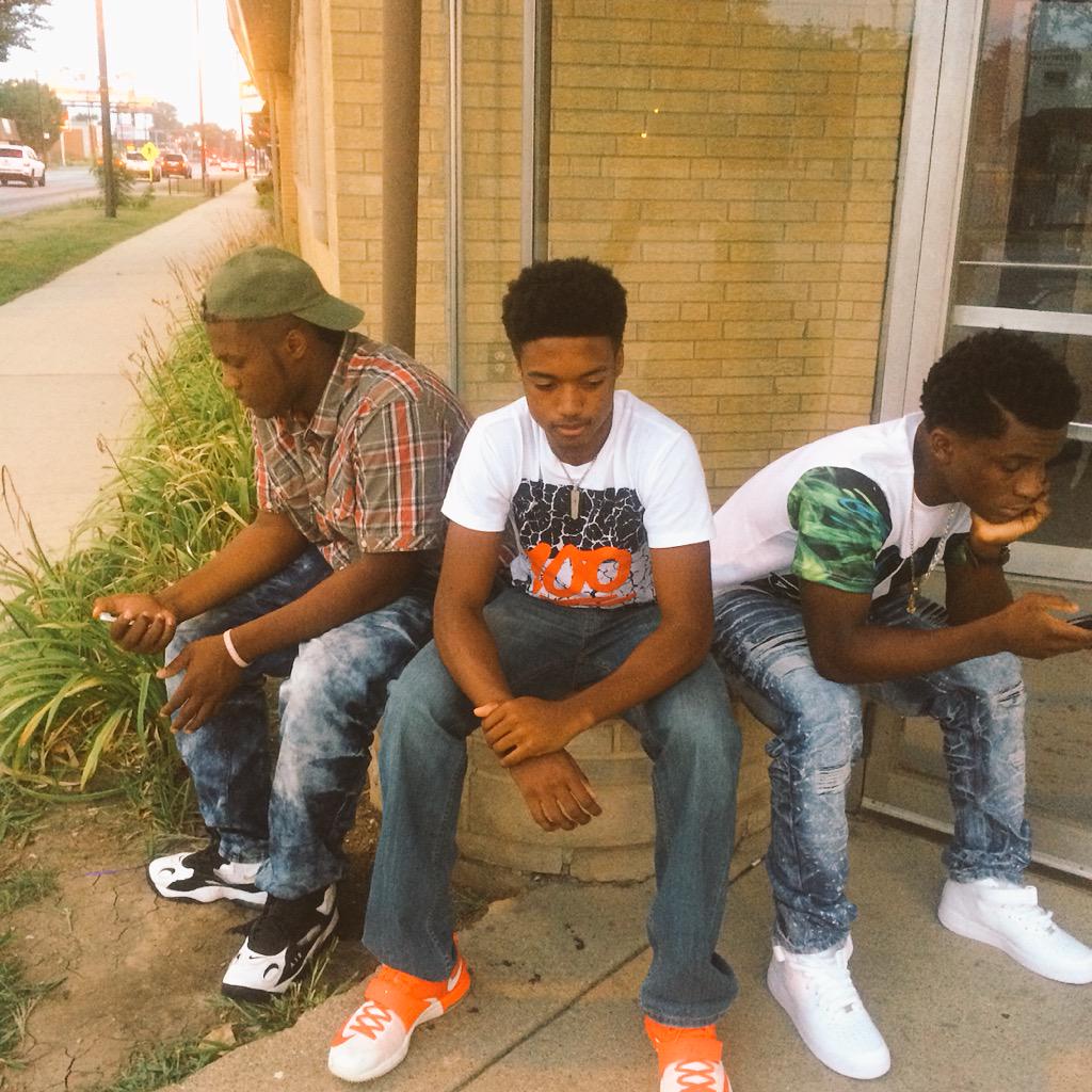 CoachTy__'s tweet photo. Yesterday with 💉💉💉💉. Same niggas since 3rd grade 😈✊🏽💯 http://t.co/1HMuhS3jnD