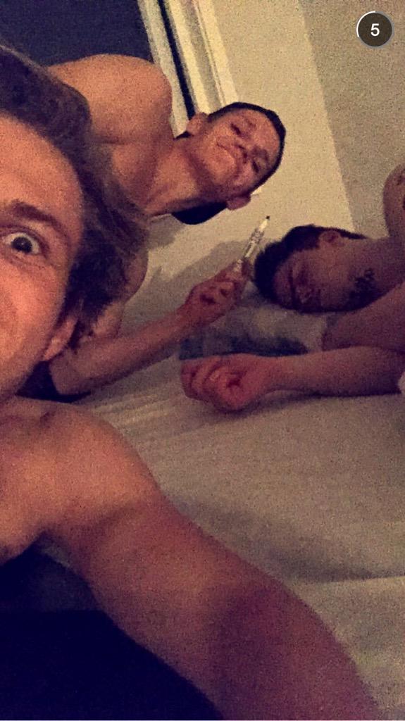Endrexoxoxo's tweet photo. Å flytte sammen med Emil og Espen var jo smart http://t.co/18stLC5zH3