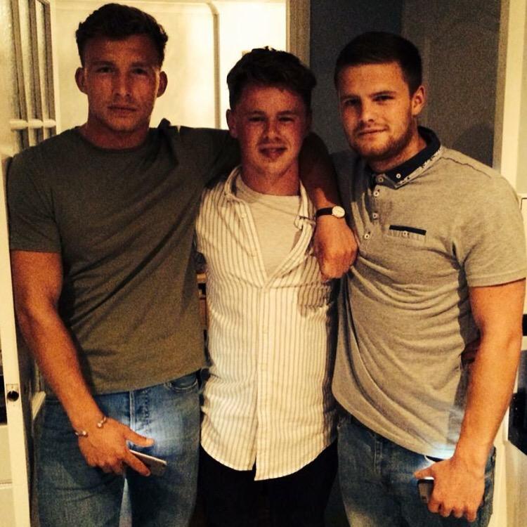 TellGill's tweet photo. OUT OUT #maisons http://t.co/PhBbHunqwg