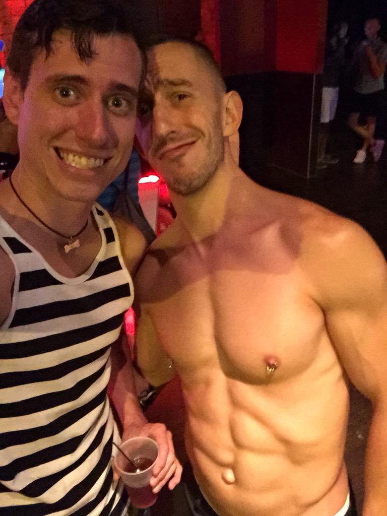 slavepupspeak's tweet photo. @BryanColeXXX pleasure meeting you last night! Cheers to that shot of fireball. 🍻 http://t.co/NvsmqBAyIh