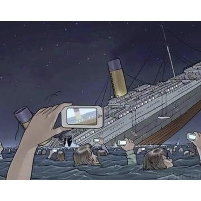 si el hundimiento del Titanic ocurriese a día d hoy xdddd