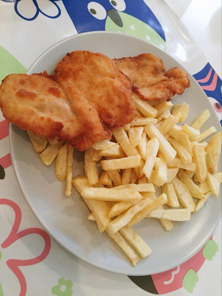 Majosancheznor's tweet photo. No quiero darte envida pero... Jajajajajajjajajajajjaja 🍖🍟😏 @BeaLoyo tú morirás en breves lo veo..😅 http://t.co/UDhAqsi9Mc