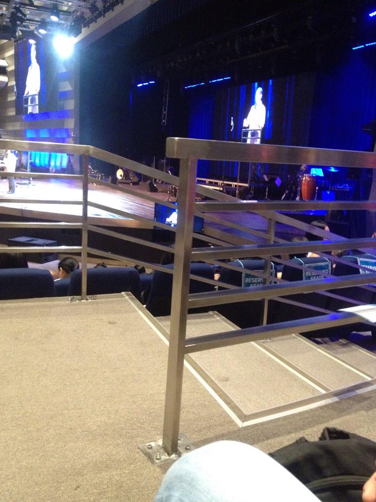 aykuhh's tweet photo. Sat behind the pastor's wife area today. #soclose #lapitna #projectGB ππΌ HAHAHA http://t.co/lx7DQP2jYU