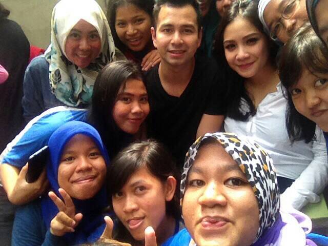 nisszzy's tweet photo. Seneng banget hari ini. Thanks @FamilyRaffiah17 &amp; @RaffiAhmadLagi .... http://t.co/4Z9NqAmY2m