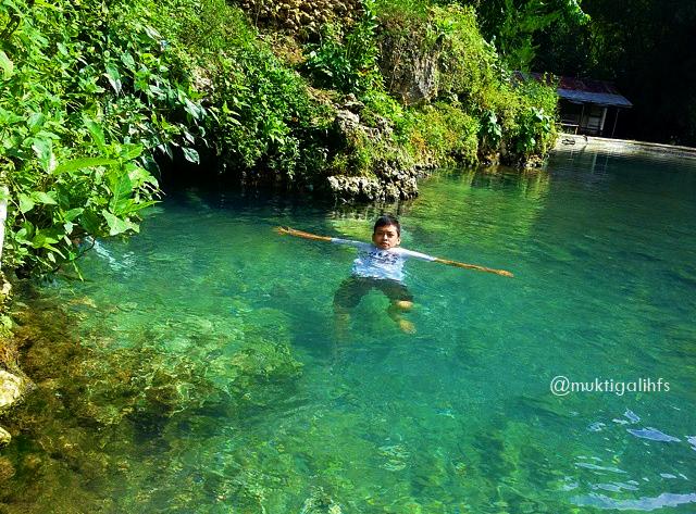 [PHOTO] Musim kemarau gini asyiknya berenang di kolam alami Alang Ujung di Desa/Kecamatan Buayan :D #VisitKebumen2015