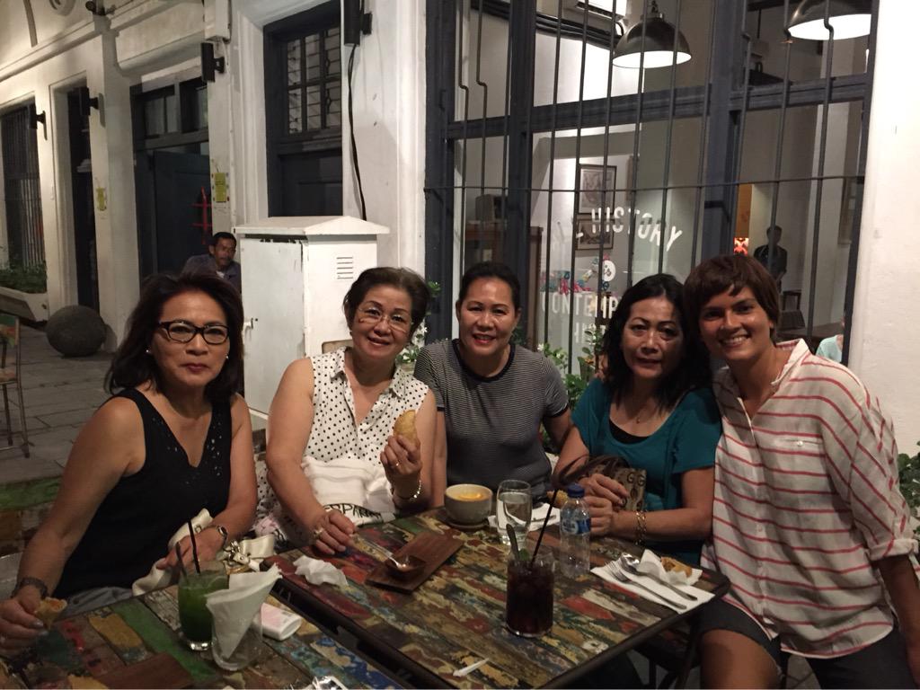 g_hanafiah's tweet photo. Kumpul mamak2 makassar ededeeee http://t.co/IO6RJ1iNbw