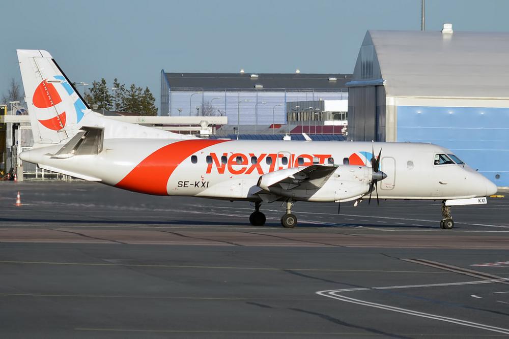 Pilot has to use ax to break drunk passenger out of lavatory during flight bit.ly/1PbTazP