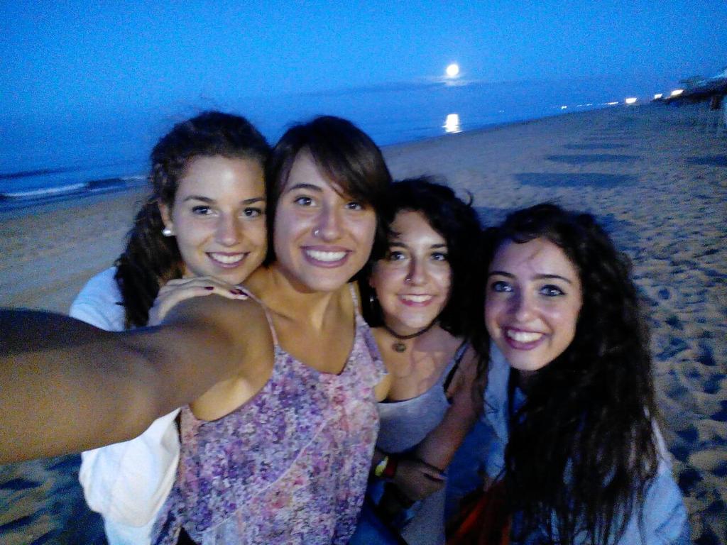 Inalba4's tweet photo. Quiero volver a despertarme así @coheme22 @AninaaMP #divassupremas http://t.co/5AJorJnQ0p