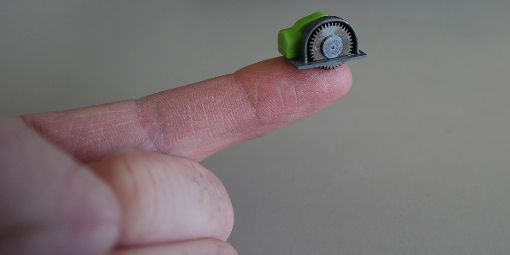 Man 3D Prints the World’s Smallest Working Circular Saw And It’s Amazing! 3dprint.com/86755/tiny-3d-…