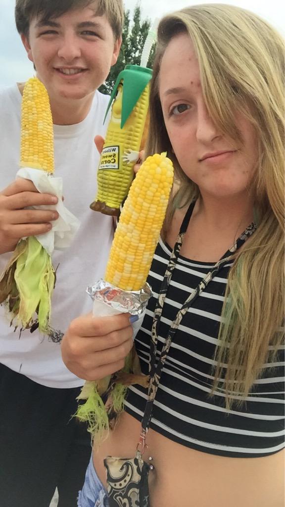 LindseyBoltz's tweet photo. fair food is the best food 😍👅 #INDairy #CheeseSculpture #INCorn http://t.co/EfA5bVFtom