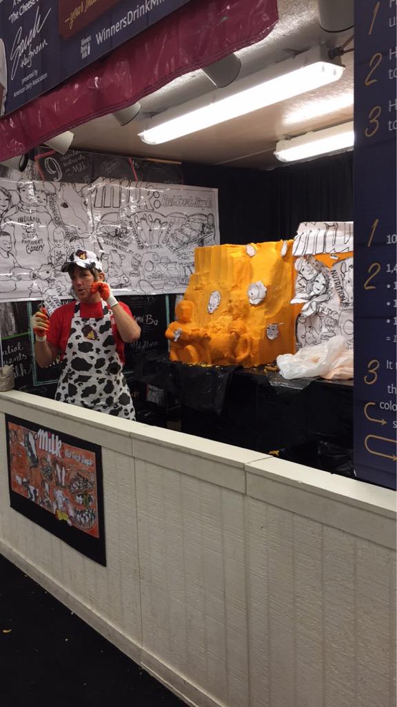 LindseyBoltz's tweet photo. fair food is the best food 😍👅 #INDairy #CheeseSculpture #INCorn http://t.co/EfA5bVFtom