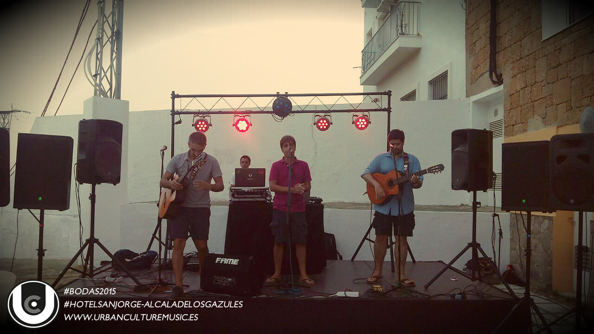 Oficial_UCM's tweet photo. Aquí una de las pruebas de sonido junto a unos GRANDES! @dandoelkantee 
http://t.co/5fV9x25nit
#bodas #alcala #ucm http://t.co/PYtv5dxiCS