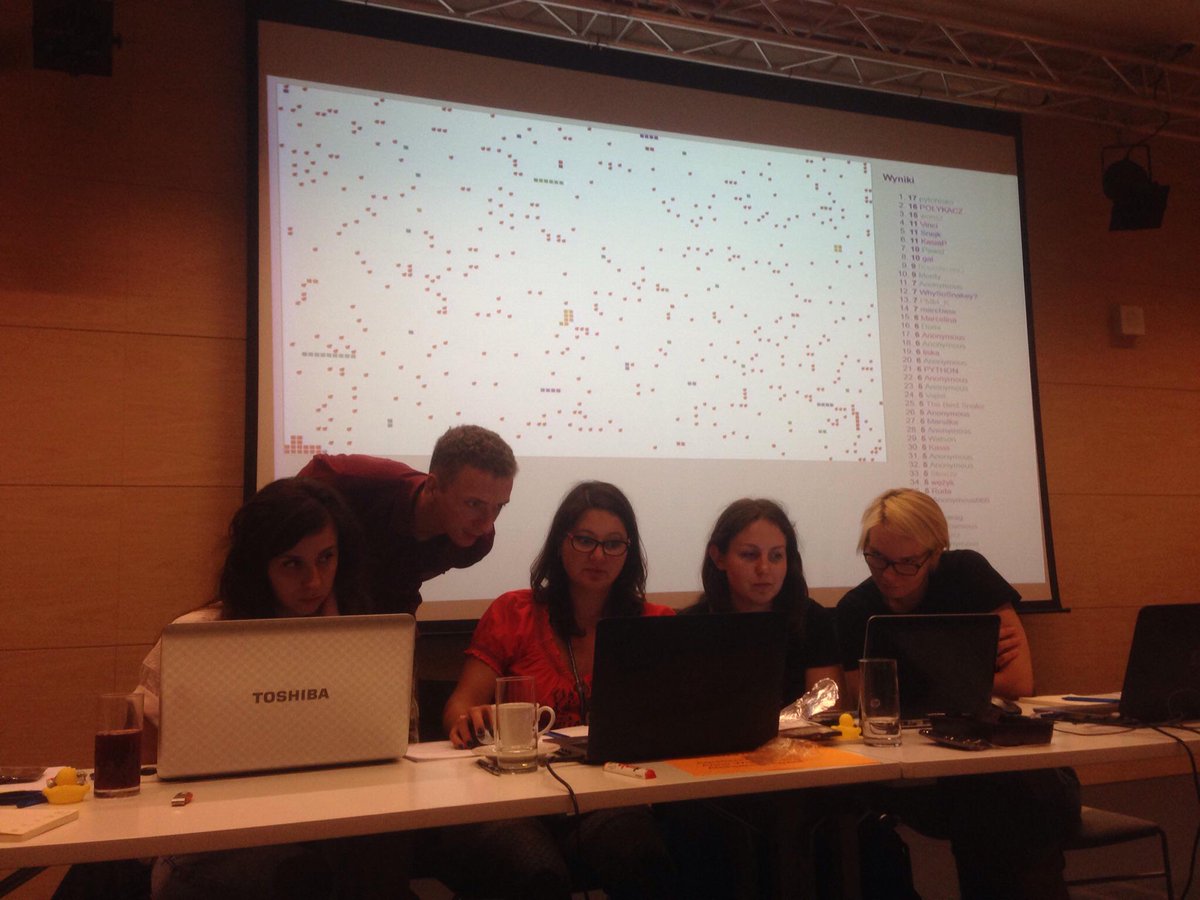 ggcarrots's tweet photo. During last #CodeCarrotsIntel workshop we make snake race! Observe at @Periscope! http://t.co/sXFTbRHxTQ