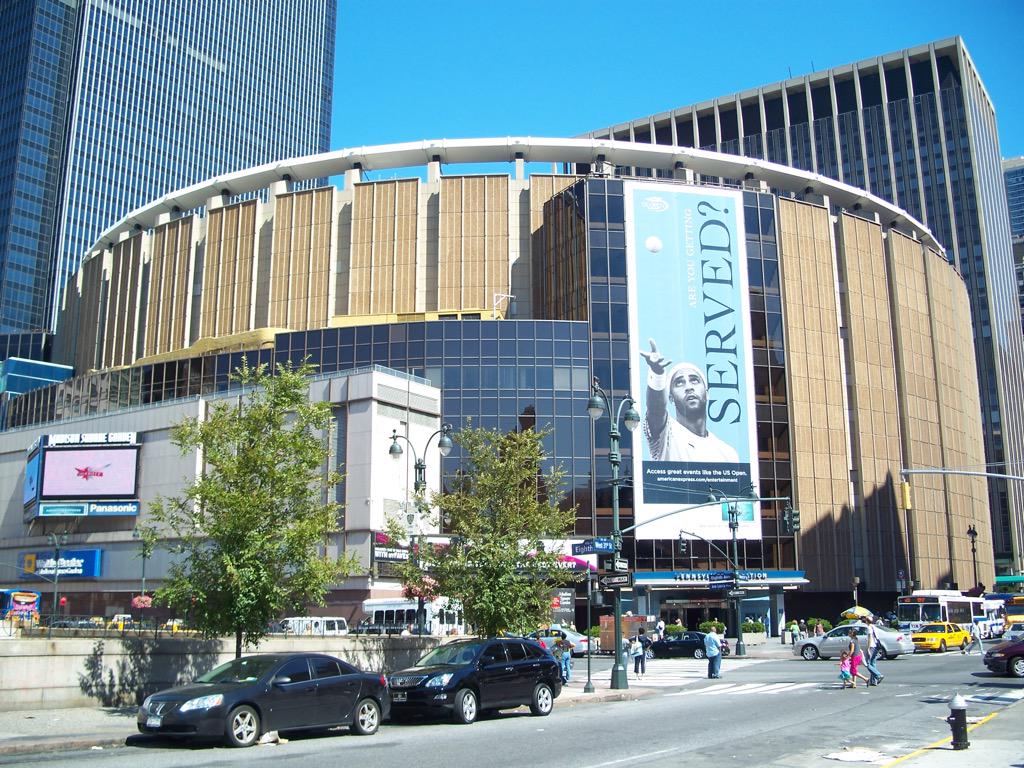 Sports_Voting's tweet image. Better Basketball Arena?
RT for #StaplesCenter
FAV for#MSG