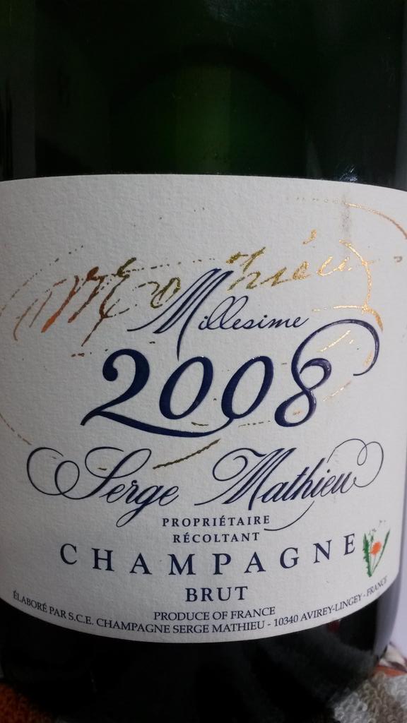 EuSaenz's tweet photo. Muy buen blanc de noirs, esta añada 2008 va a dar muchas alegrias en Champagne. @a_la_vole. http://t.co/RIhVJsWhie