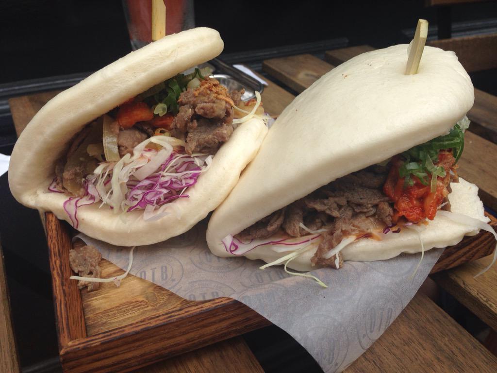 ldnlifeSummers's tweet photo. Pretty slow service to begin with from @onthebab but they pulled it back with their tasty buns and fried chicken http://t.co/s1mMvQDee4