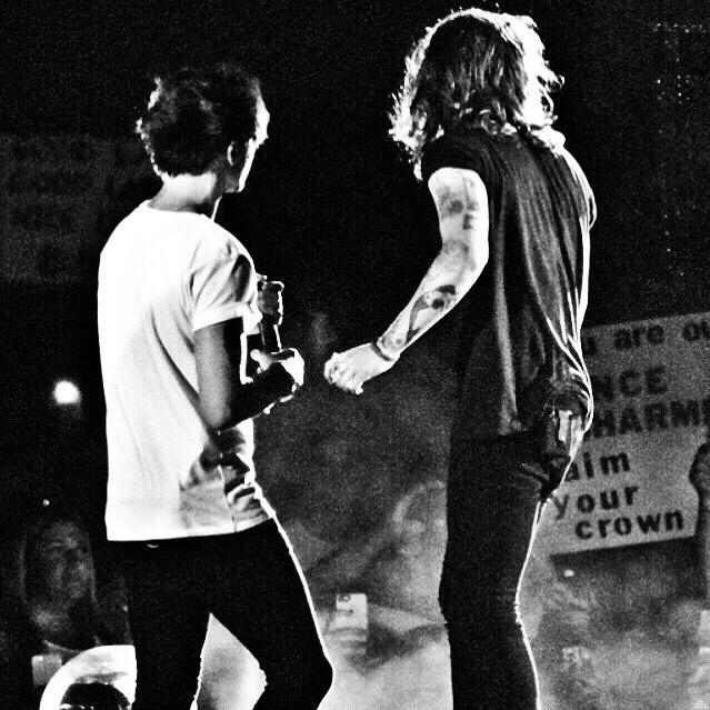 BEST1DPICS4U's tweet photo. Spam 💫 #Directioners #1DFanArmyVoteAttack #FanArmyFaceOff #ONEDIRECTION http://t.co/dWQbtAAKPM