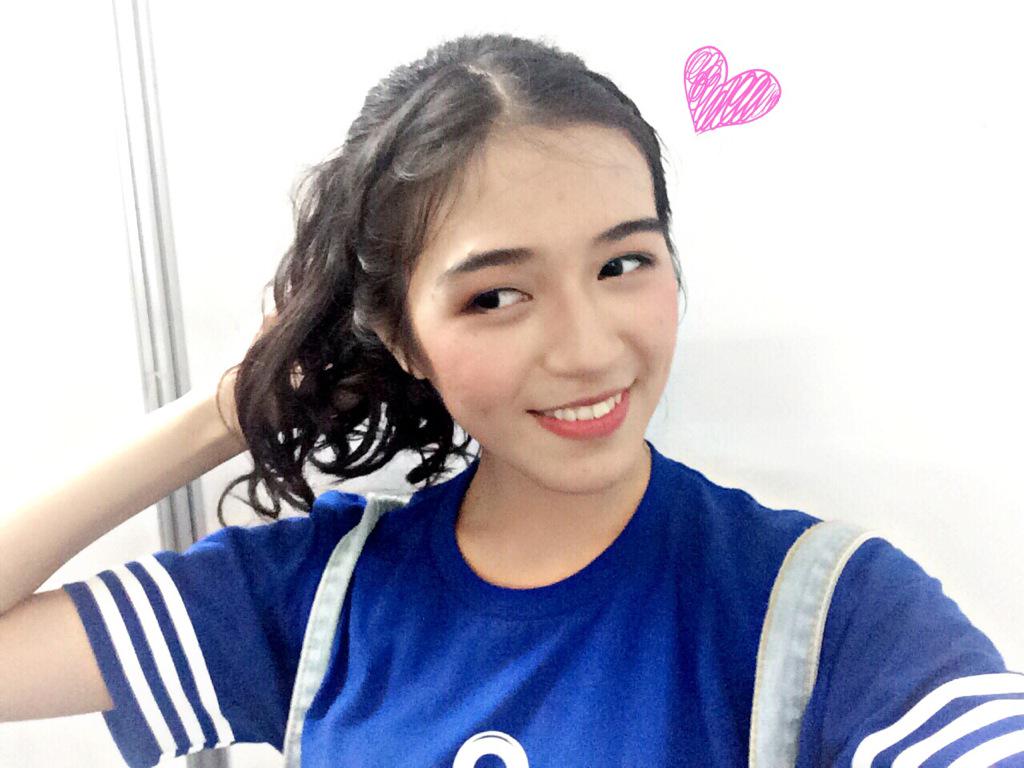 gabywarouw4's tweet photo. Selesai sudah konser hari ini^^
MATUR SUHUN JOGJAAA!❤️ 
Gaby tresno karo Jogja😍 http://t.co/0nyZvv114v