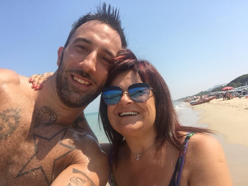stefaniapezzopa's tweet photo. @mapero_info @SColaiuta @pdnetwork baci a tutti da #Pinetobeach #mare #Abruzzo #distraeteviunpo http://t.co/rBbexAne9M