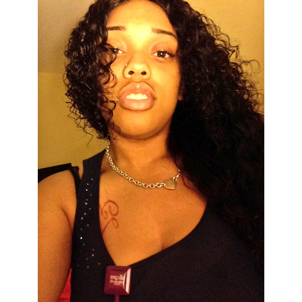 QueennEllee's tweet photo. #BAREHAIR ππ½ http://t.co/6oyUbS2ASQ