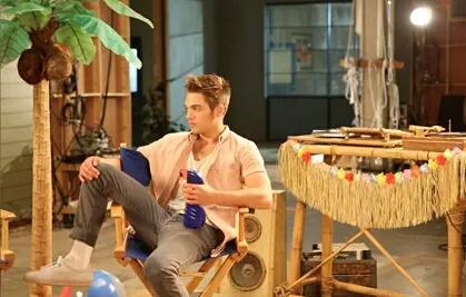 Brought summer + MUSIC to the set. DL <a href="/Pepsi/">Pepsi</a> Pass 4 tix to ur summer music experience! pepsi.com/pass #ad