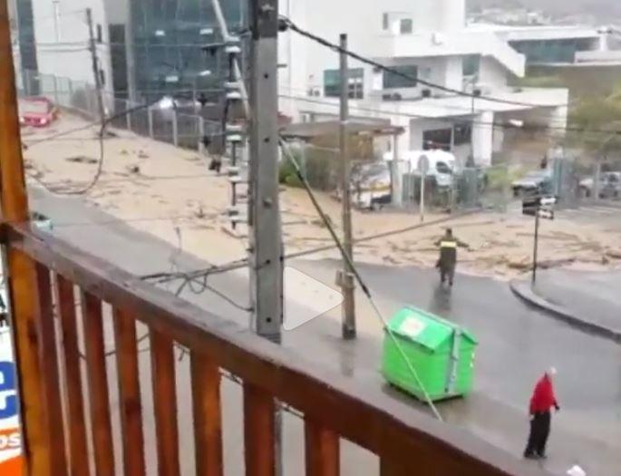 meganoticiascl's tweet photo. Usuario compartió imágenes de alud en Tocopilla #temporalenmega http://t.co/k9lkvzs3KI http://t.co/c74Xv7FuXS