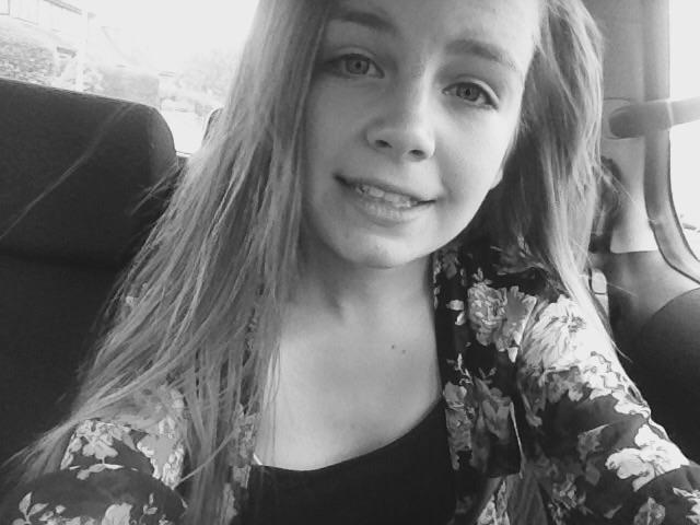 Rhiannonx4's tweet photo. Car journey 🚗 http://t.co/vK0zTwIuyk