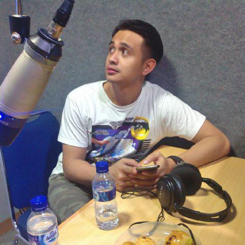 Lagi on air @ta_radio1035 Wonogiri solo. Live streaming di indostreamers.com yuk guys! <a href="/AjunDangerous/">AJUN PERWIRA</a> 🎧