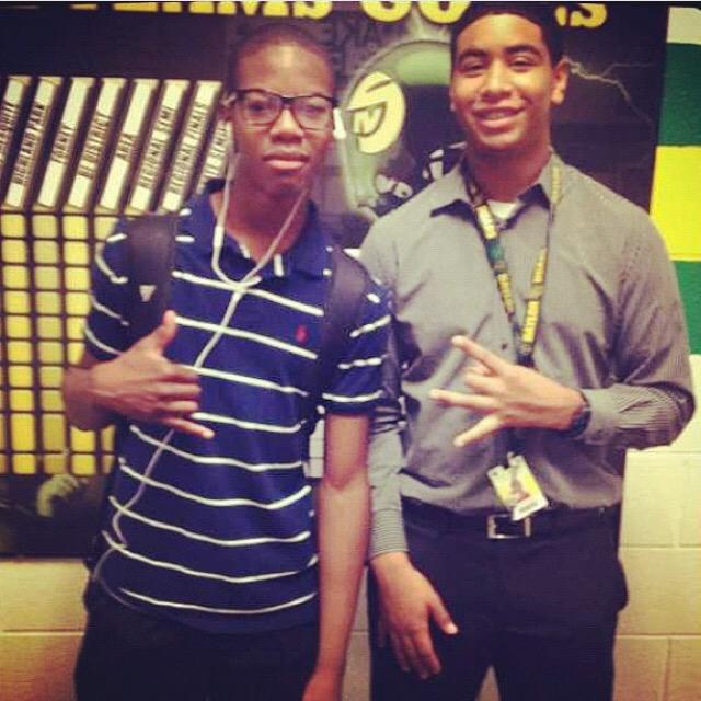 lestmelo's tweet image. I can't believe my brother @travisjg3 left today 😕😕. Truly my day 1 brother show out up there ✊🏾🏈 #thesplitup