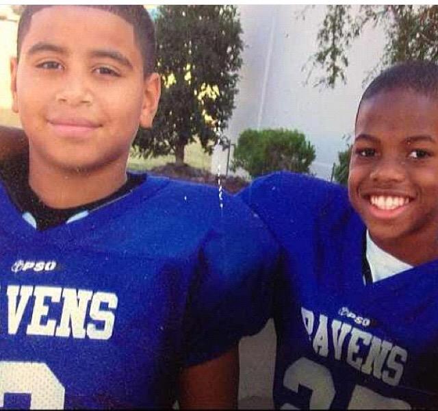 lestmelo's tweet image. I can't believe my brother @travisjg3 left today 😕😕. Truly my day 1 brother show out up there ✊🏾🏈 #thesplitup