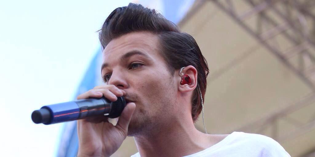 escapewjthzayn's tweet photo. RT SE SEI ORGOGLIOSA DI LORO #1DFanArmyVoteAttack http://t.co/R6ISEvc29r