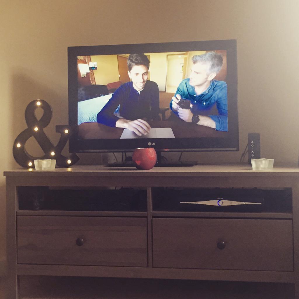 NatalieGillard's tweet photo. Having a catfish afternoon 👌🏻 #maxandnev #CatfishMTV @NevSchulman @maxjoseph http://t.co/W0NHACNeZl