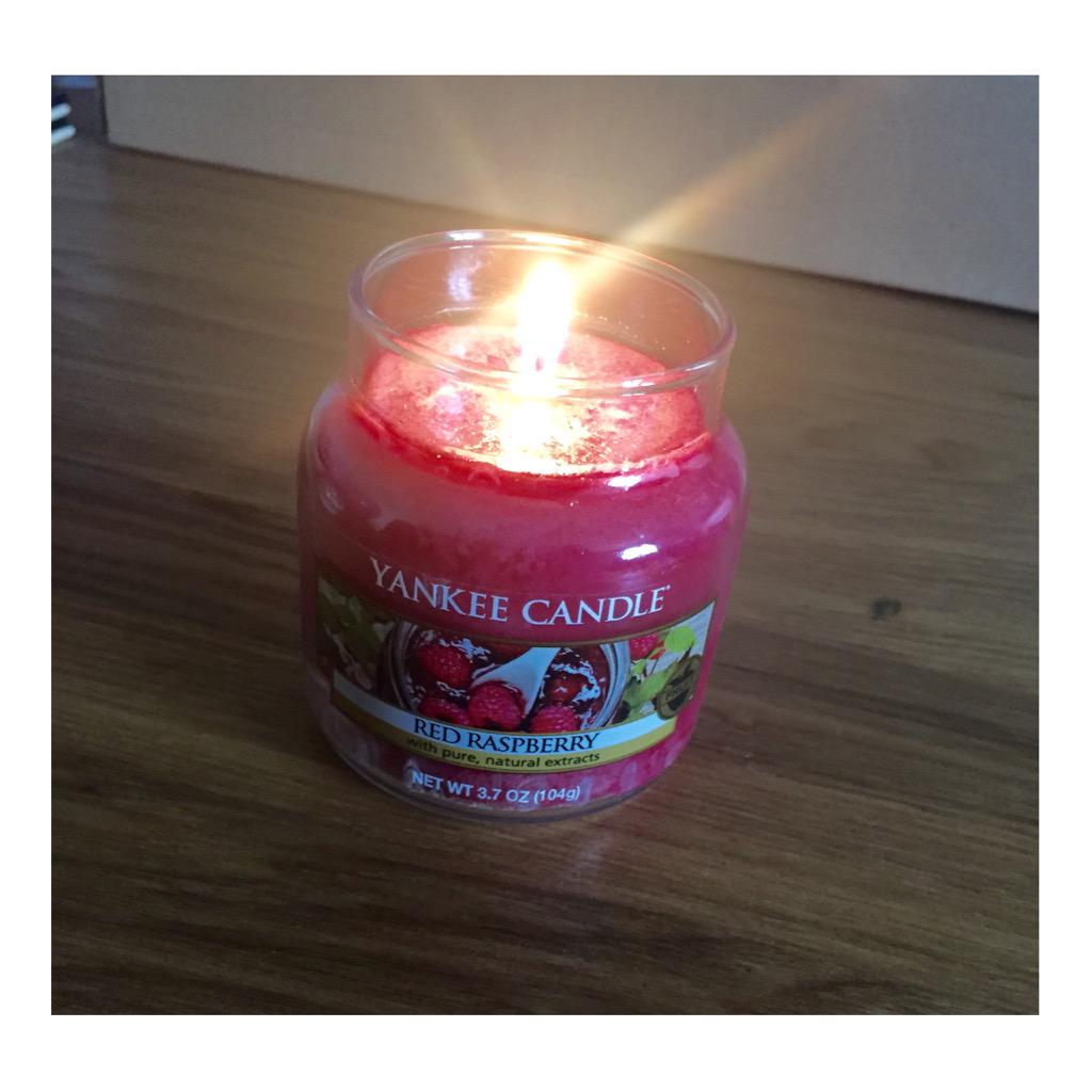 NatalieGillard's tweet photo. Apartment smelling pretty 💗☺️ #yankeecandle #delish http://t.co/FzVGDHqejo