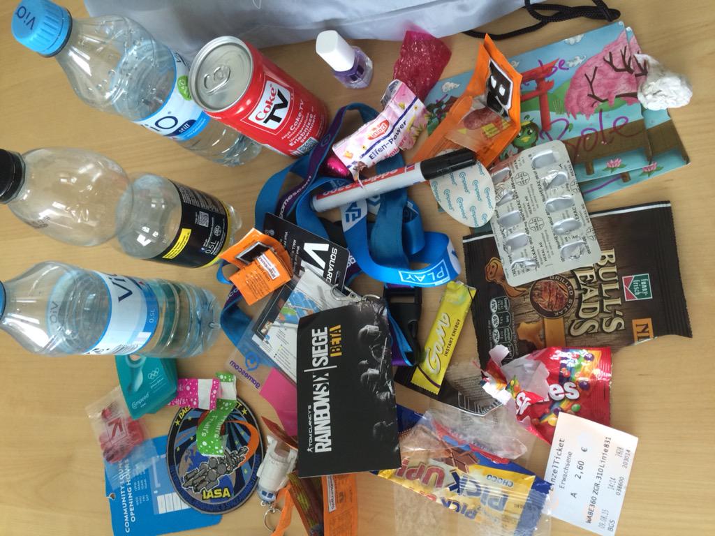 iventuell's tweet photo. #Gamescom2015 in one picture! ๐ #ivecom @gamescom http://t.co/wZgqT3LlUx