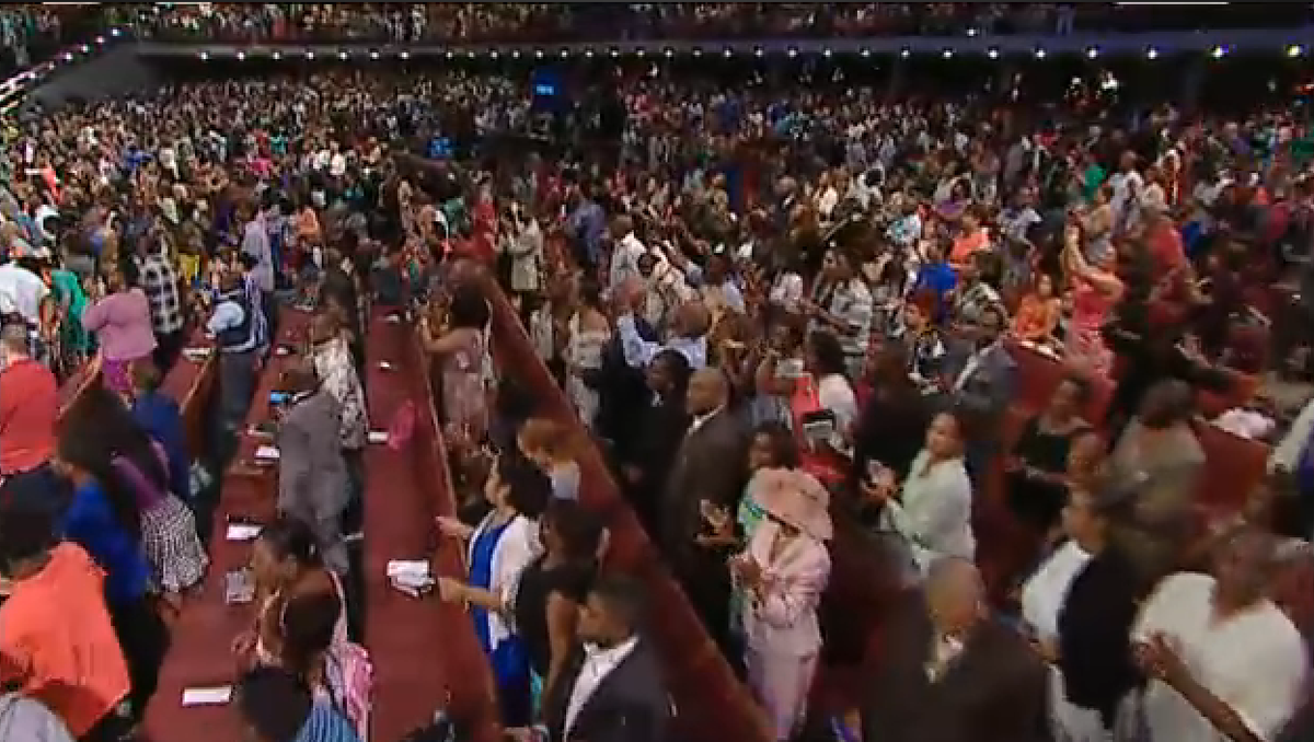 BishopJakes's tweet photo. Dance like the champions that you are! You've got the victory! You've made it! #cheeringyouon #tphonline http://t.co/oDNf0uQQRw