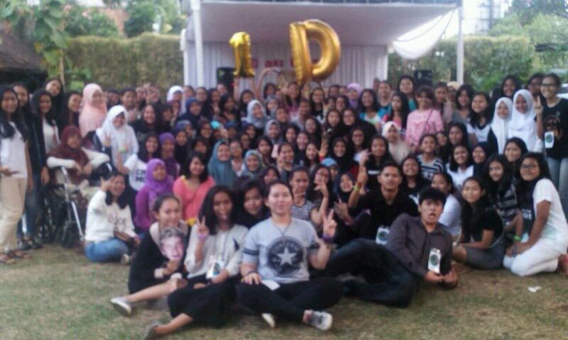 FanbaseEO's tweet photo. Asik gak sih bisa foto rame-rame gini ? Nyesel gak sih kalian gak ikut acara gathering kita ? 😝😝 #5THYEARSANNIVERSARY http://t.co/Q0eFhfMioL