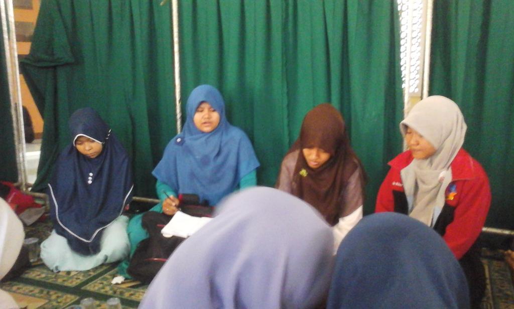 Barakallahu untuk ketua keputrian baru periode 2015-2016 <a href="/Ade_Nisah/">Ade Khoirunnisa</a> be Istiqomah, ukh:)