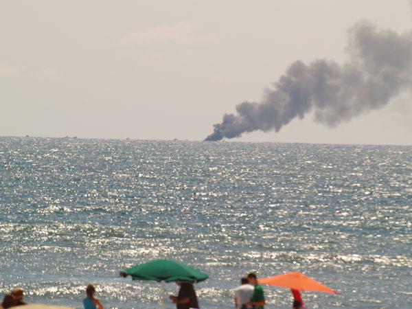 PHOTOS: Boat fire in Ocean City, NJ 6abc.cm/1Kc1Bql