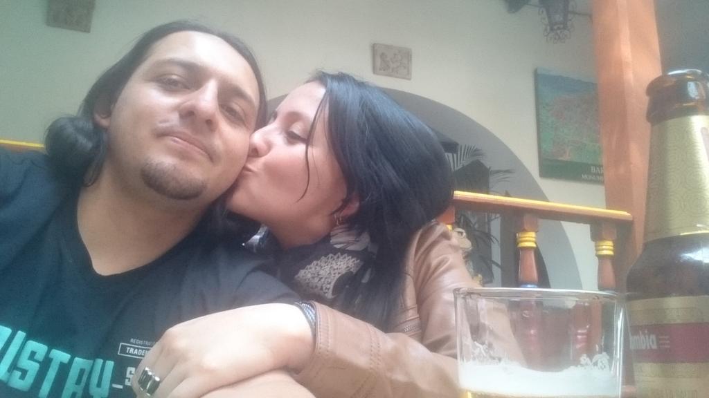 GoticaIsa1's tweet photo. Enamorados desde hace siete añitos.... http://t.co/auu4tQ4T7L
