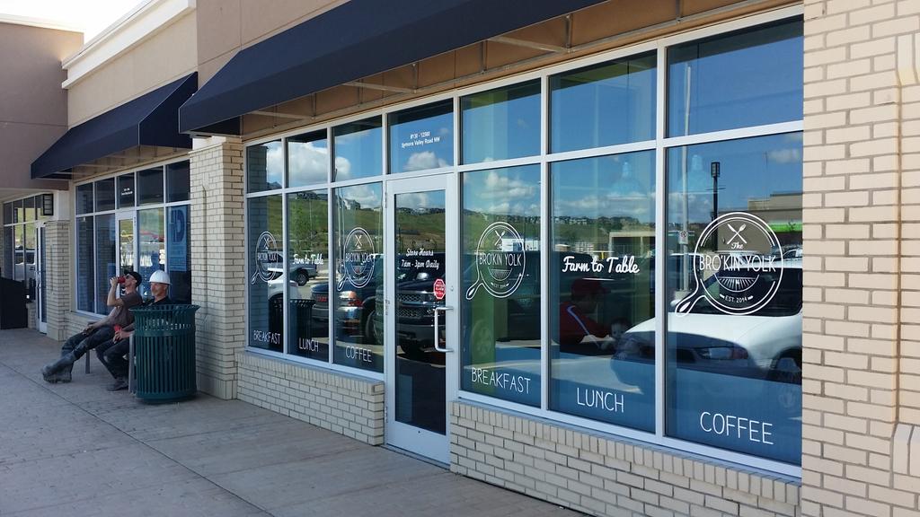 DKorolis's tweet image. Just installed window Graphics for #Bro'KinYolk - a brand new Breakfast spot in Symons Valley!  #signgraphics