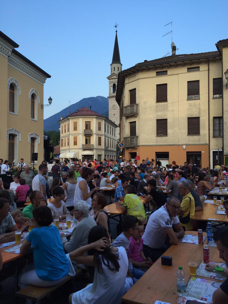 SerendelGrappa's tweet photo. #pizzainPiazza #TransCimetta a #SerenDelGrappa non ci si annoia! @TurismoVeneto @DolomitiPrealpi http://t.co/x8hir8lUbT