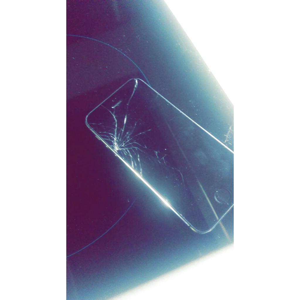 Amelielbt_'s tweet photo. je penses investir dans une cabine téléphonique.. http://t.co/l6VAKnEygp