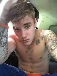 justinsimanur's tweet photo. Damarlarının içinden geçen kana bile aşığım #MTVHottest Justin Bieber http://t.co/3SZ0rbhprZ